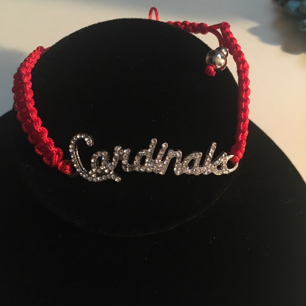 Adjustable cardinal rhinestone bracelet